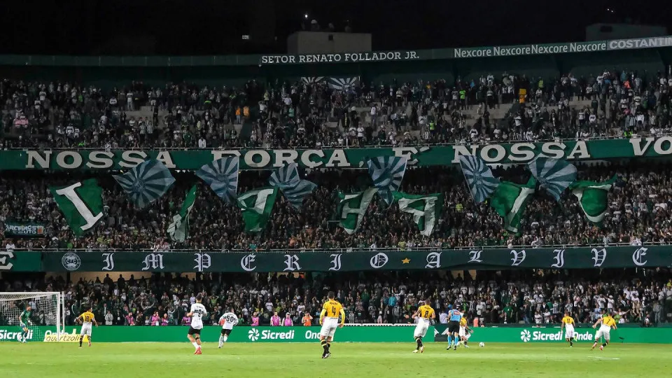Coritiba tenta manter liderança em dia de briga contra o rebaixamento na Série B